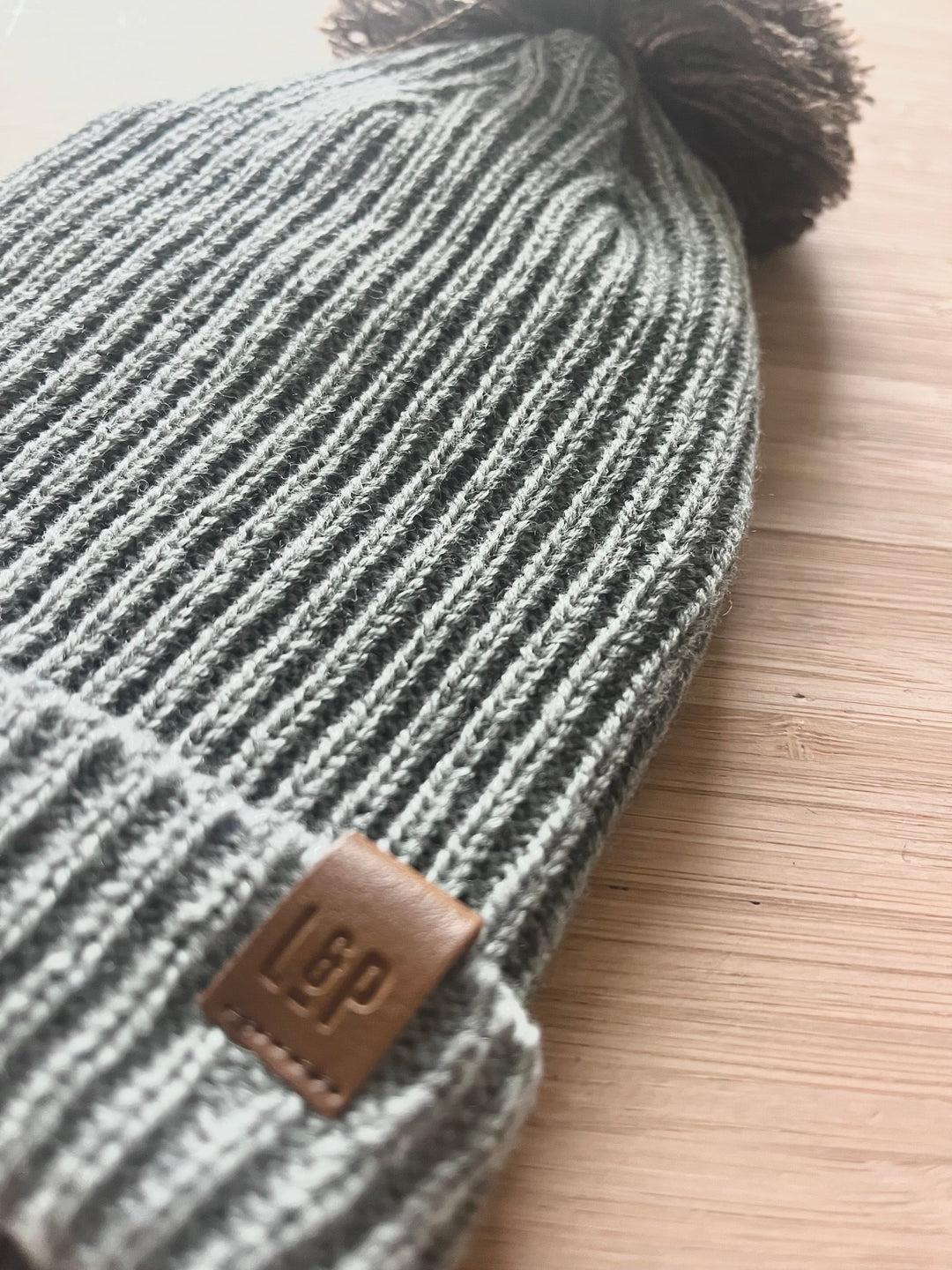 Tuque à pompon en tricot doublée en polar [SS26] [Bébé]