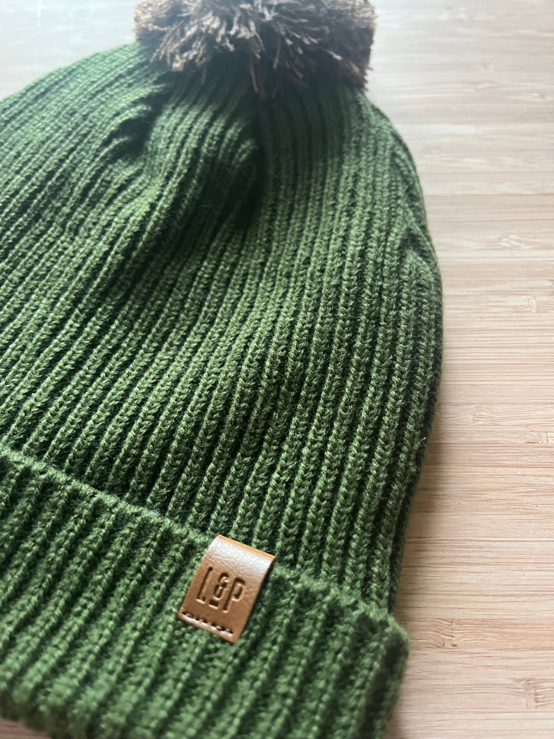 Tuque à pompon en tricot doublée en polar [SS26] [Junior/Adulte]