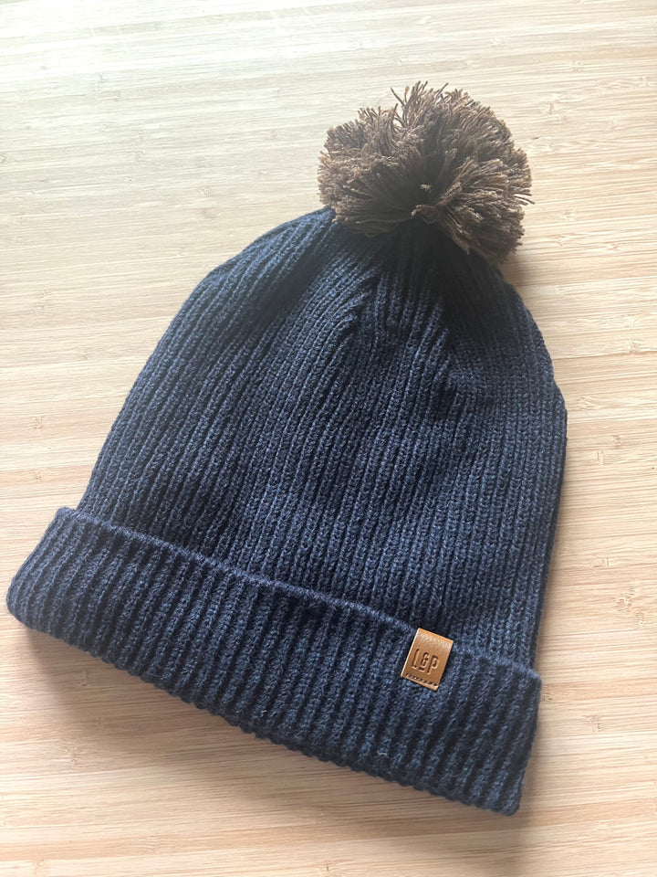 Tuque à pompon en tricot doublée en polar [SS26] [Junior/Adulte]