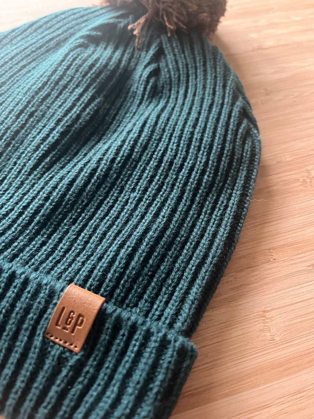 Tuque à pompon en tricot doublée en polar [SS26] [Junior/Adulte]