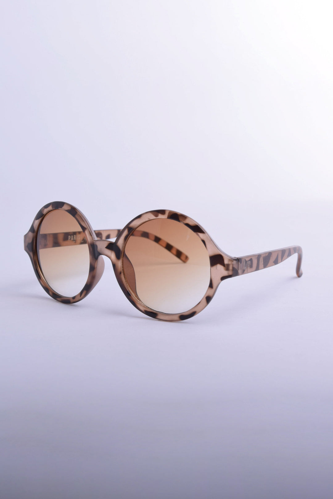 Sunglasses with polarized lenses [Paris]